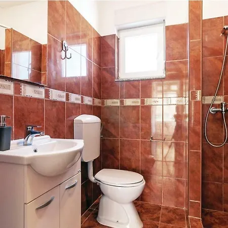 Marija With Heated Pool 度假居